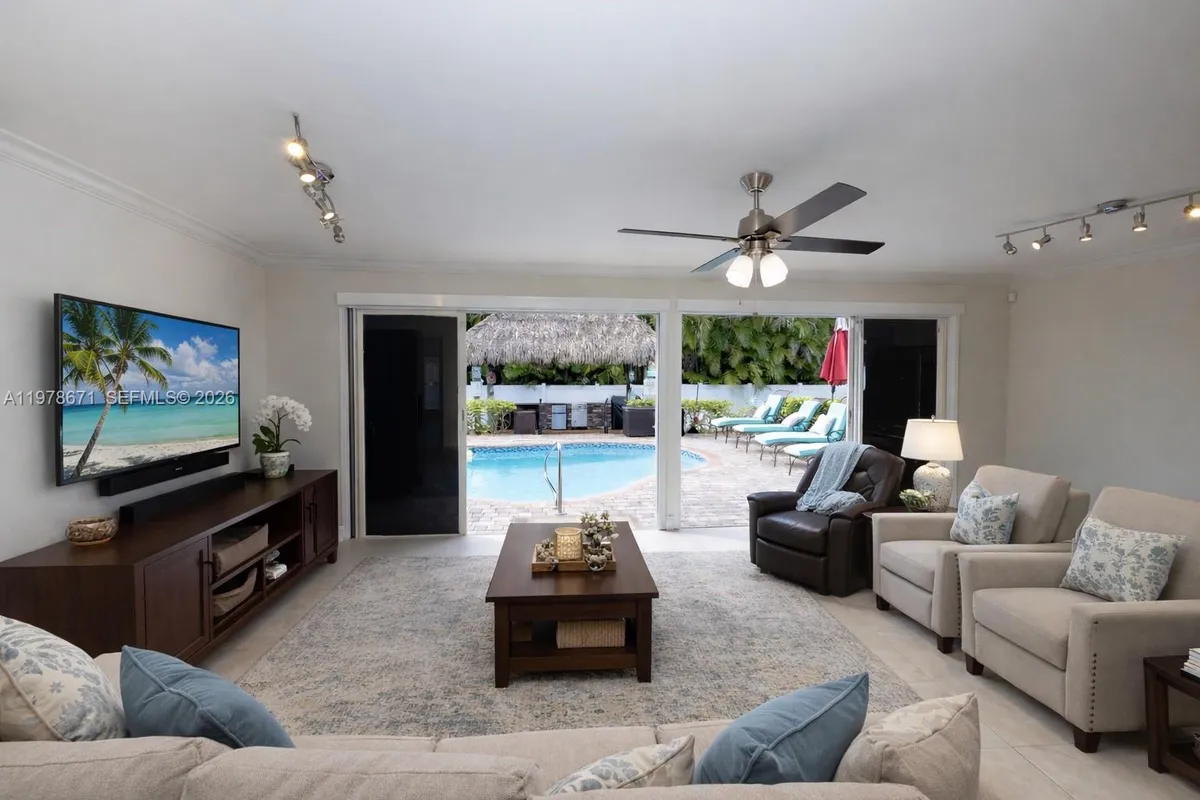 4480 NW 61st St, North Lauderdale FL 33319