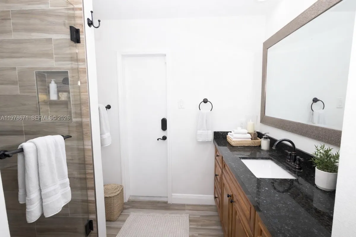 4480 NW 61st St, North Lauderdale FL 33319