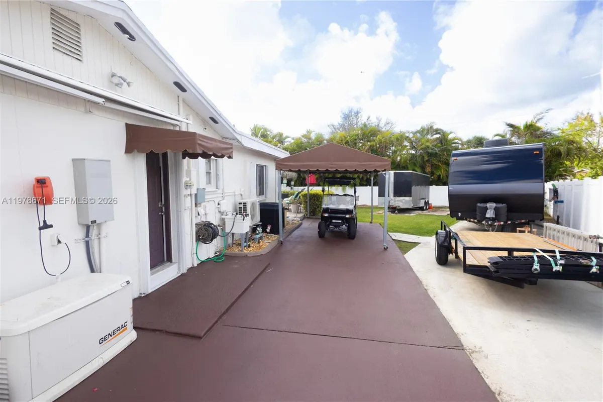 4480 NW 61st St, North Lauderdale FL 33319