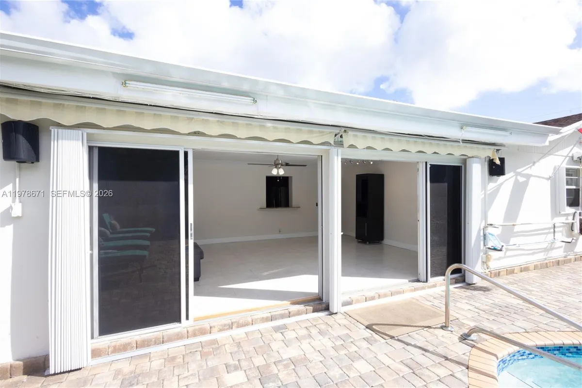 4480 NW 61st St, North Lauderdale FL 33319