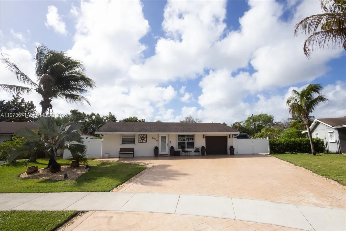4480 NW 61st St, North Lauderdale FL 33319
