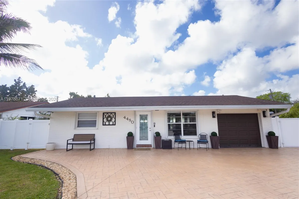 4480 NW 61st St, North Lauderdale FL 33319