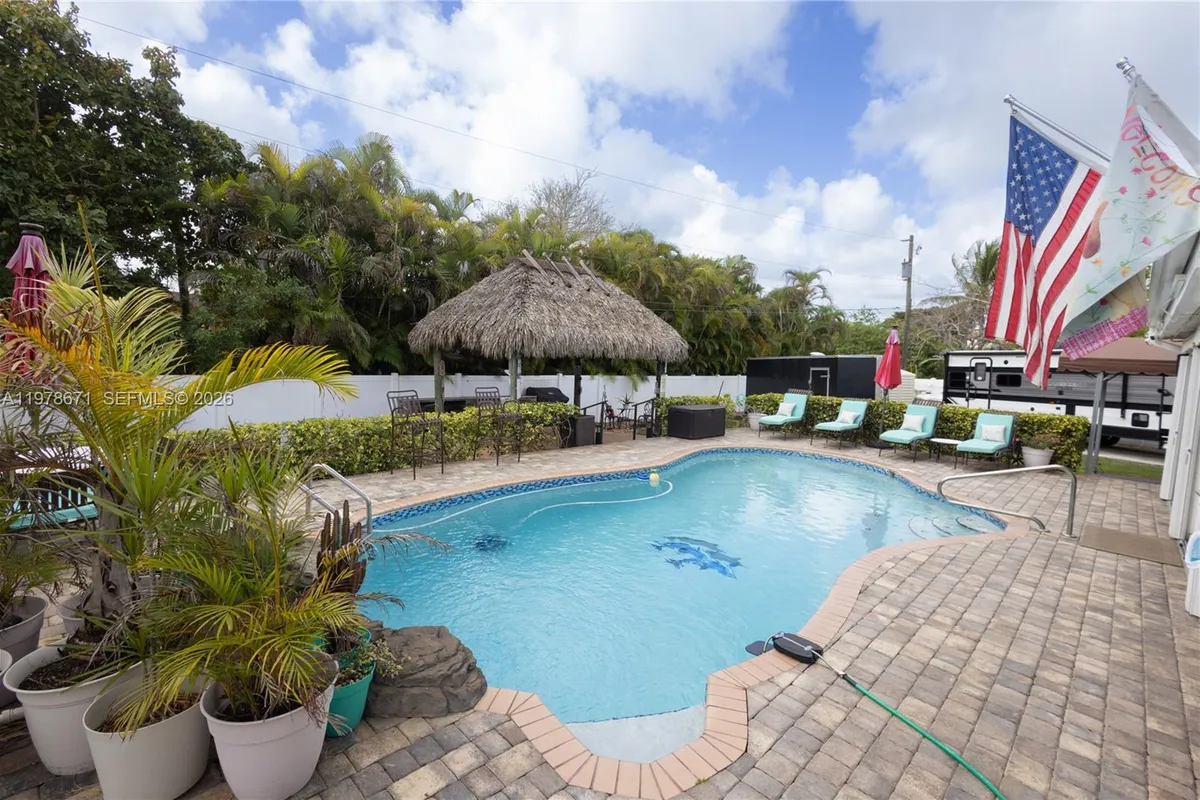 4480 NW 61st St, North Lauderdale FL 33319