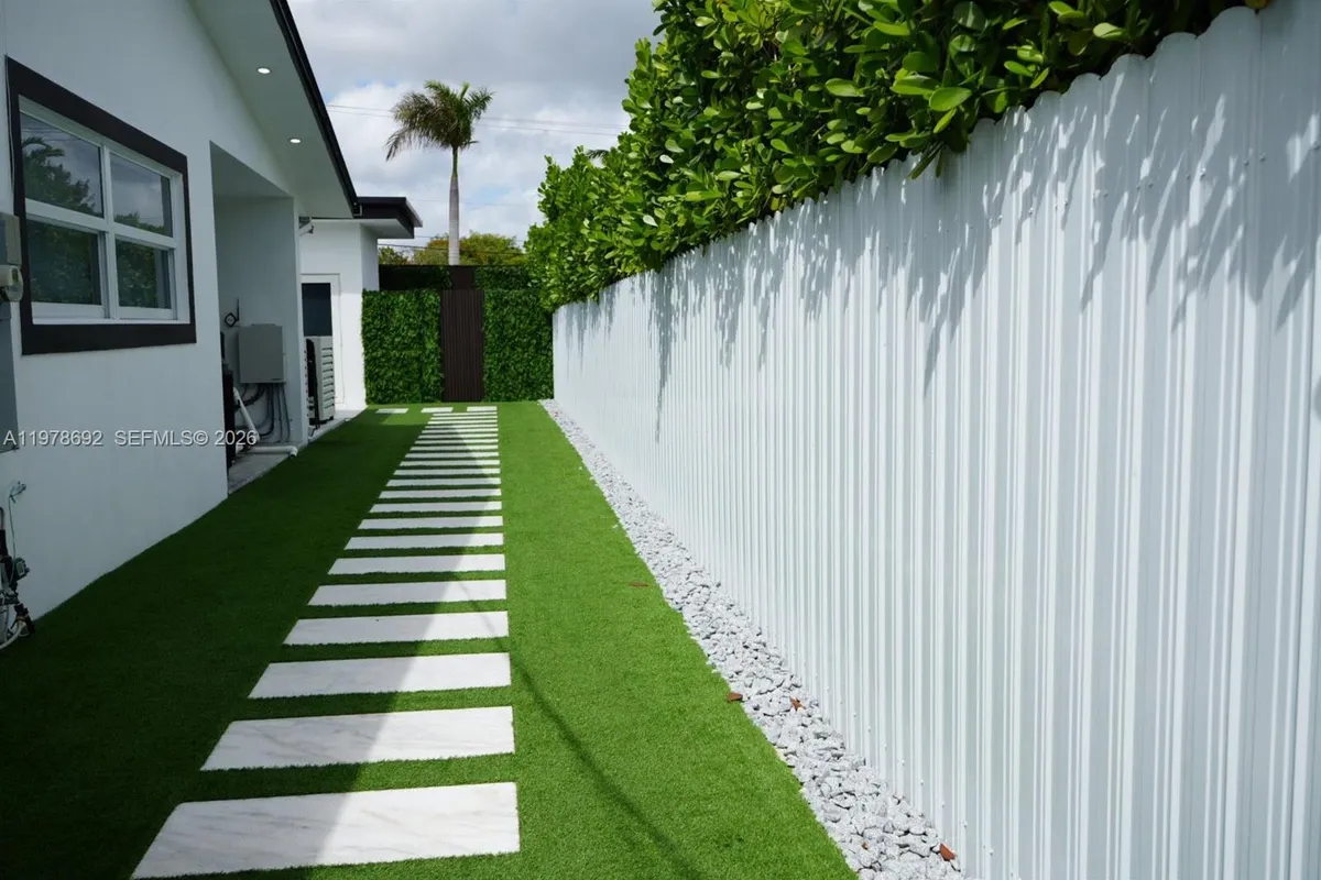 9351 SW 88th Ter, Miami FL 33176