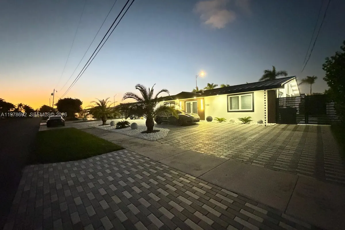 9351 SW 88th Ter, Miami FL 33176