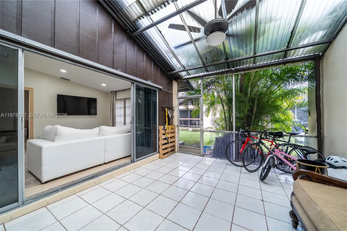 9341 E Fern Ln, Miramar FL 33025