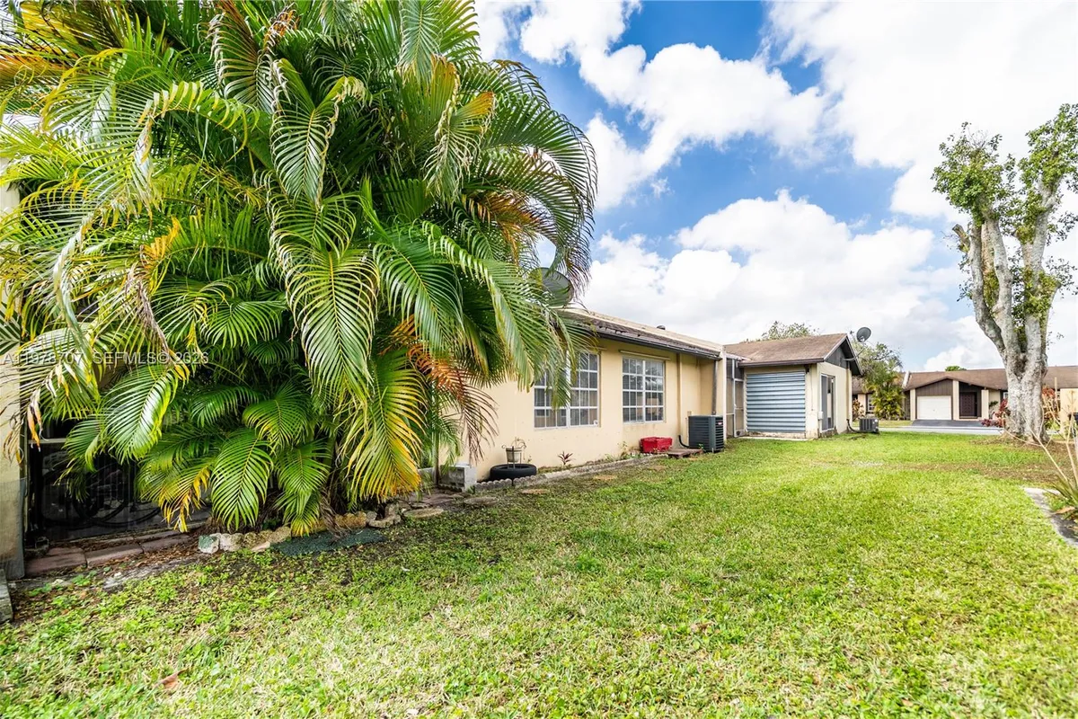 9341 E Fern Ln, Miramar FL 33025