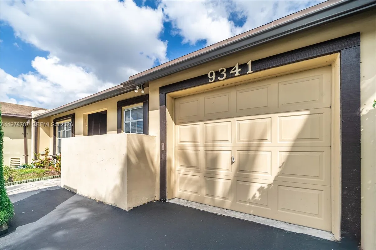 9341 E Fern Ln, Miramar FL 33025