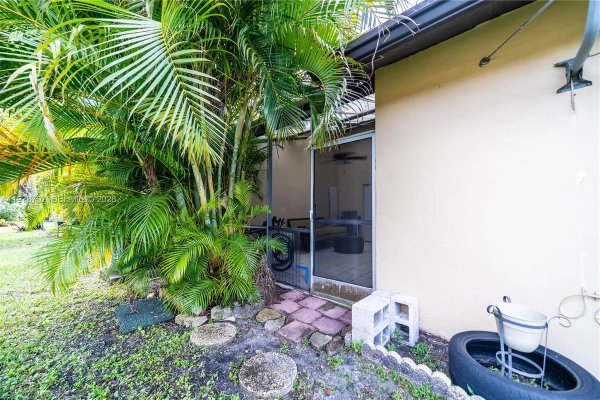 9341 E Fern Ln, Miramar FL 33025