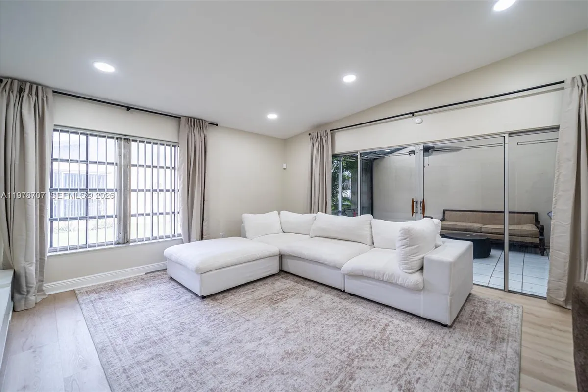 9341 E Fern Ln, Miramar FL 33025