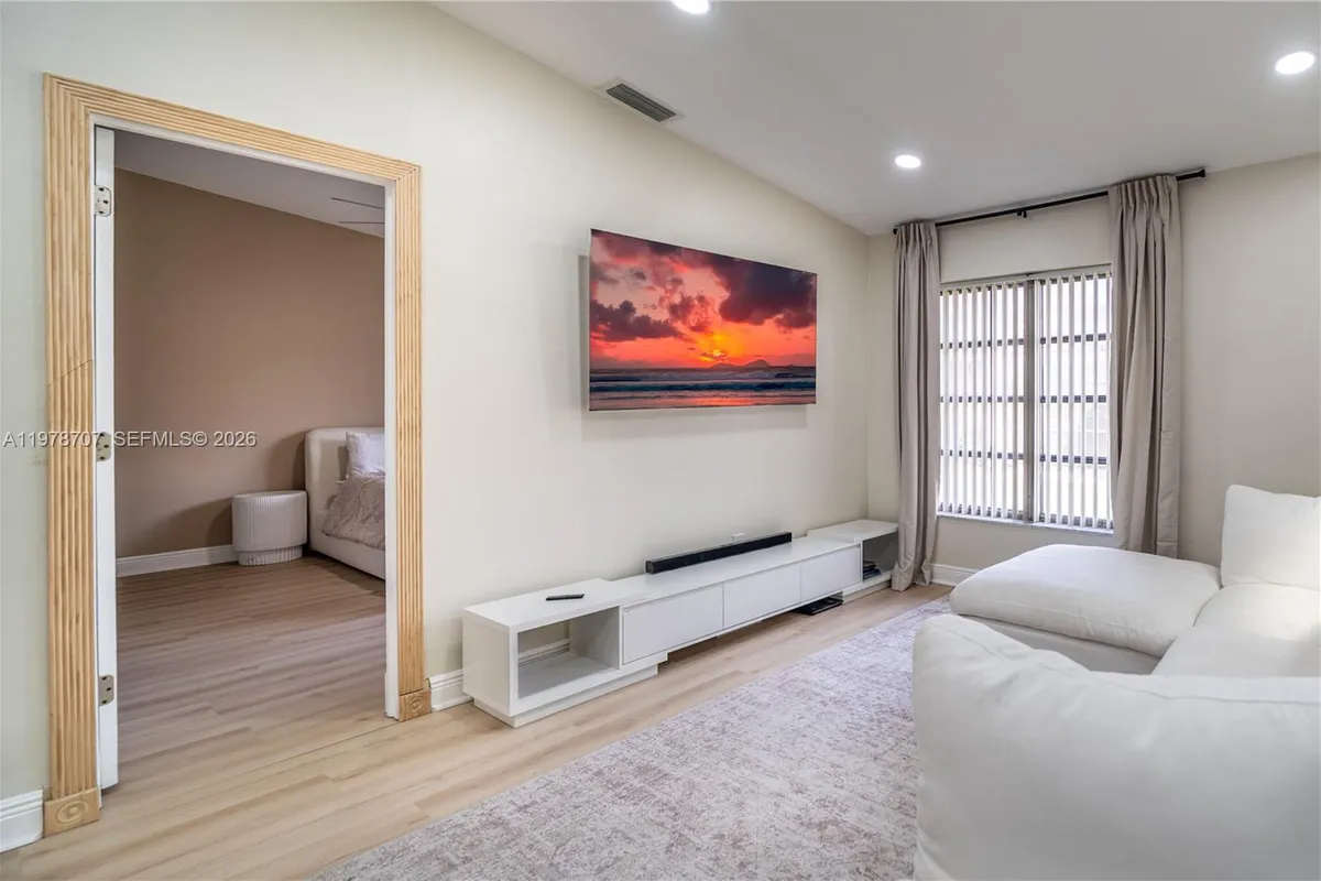 9341 E Fern Ln, Miramar FL 33025