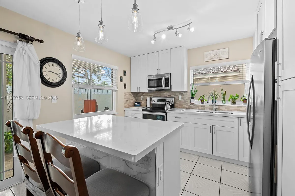 1214 NW 126th Ave, Sunrise FL 33323