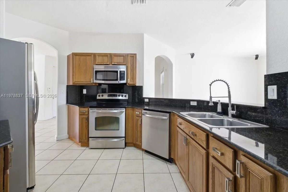 8730 NW 110th Ave, Doral FL 33178