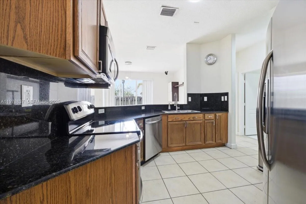 8730 NW 110th Ave, Doral FL 33178