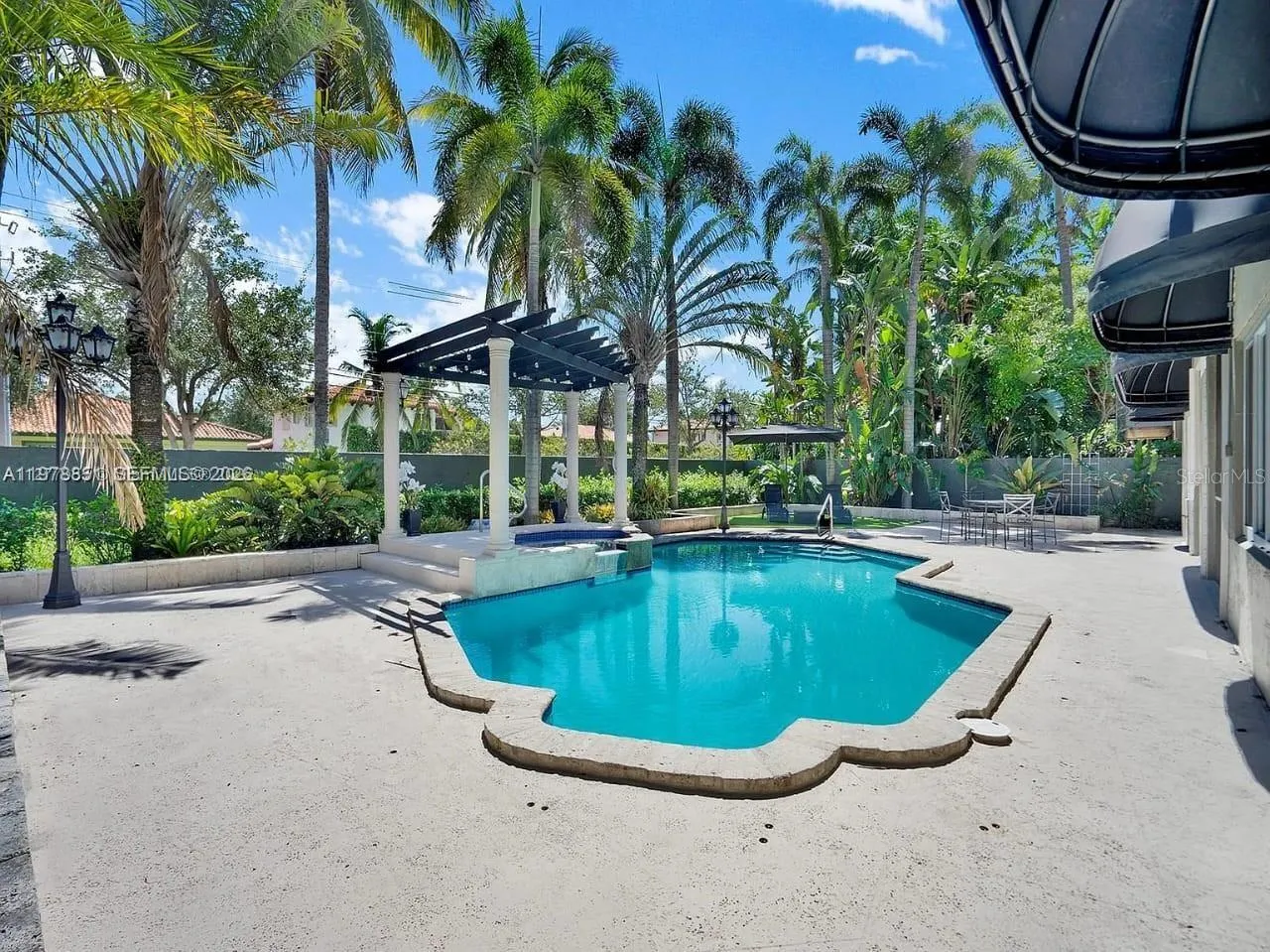 15945 NW 82nd Ct, Miami Lakes FL 33016