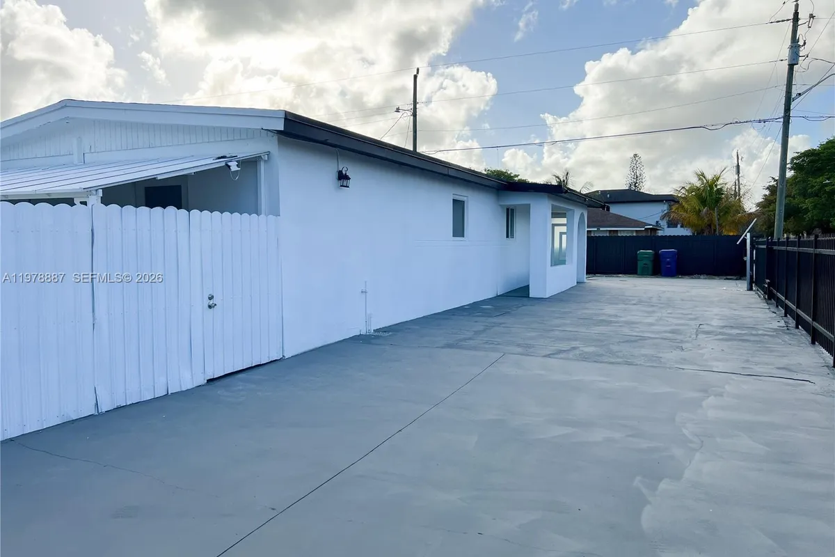 10090 W Fern St, Miami FL 33157