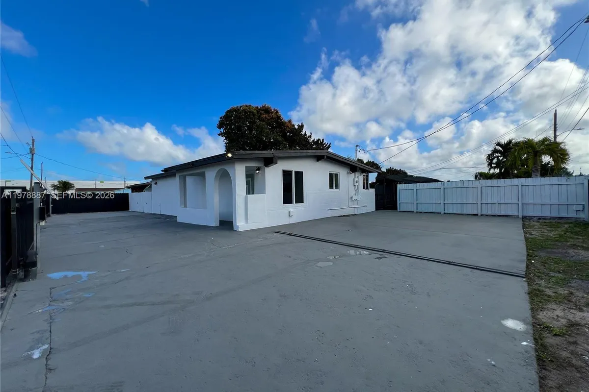 10090 W Fern St, Miami FL 33157