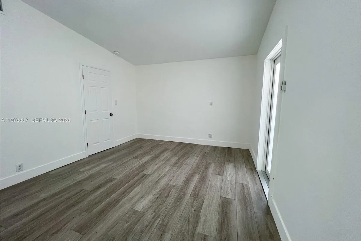 10090 W Fern St, Miami FL 33157