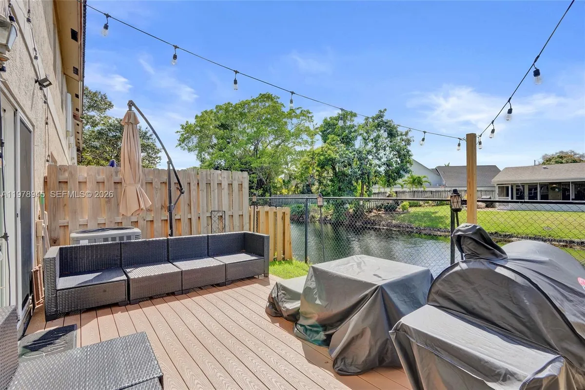 3703 NW 91st Ln, Sunrise FL 33351