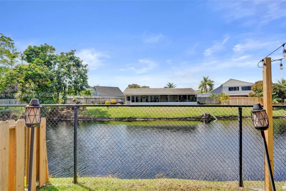 3703 NW 91st Ln, Sunrise FL 33351