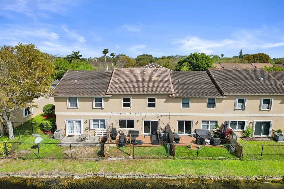 3703 NW 91st Ln, Sunrise FL 33351