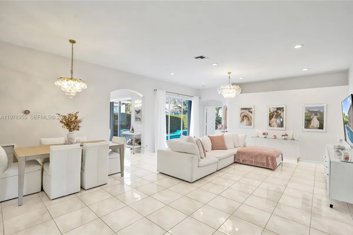 6928 NW 33rd St, Margate FL 33063