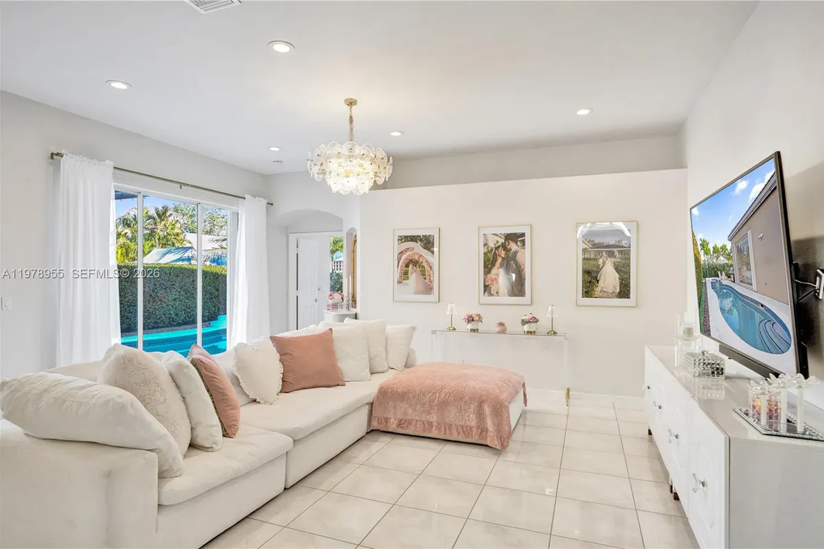 6928 NW 33rd St, Margate FL 33063