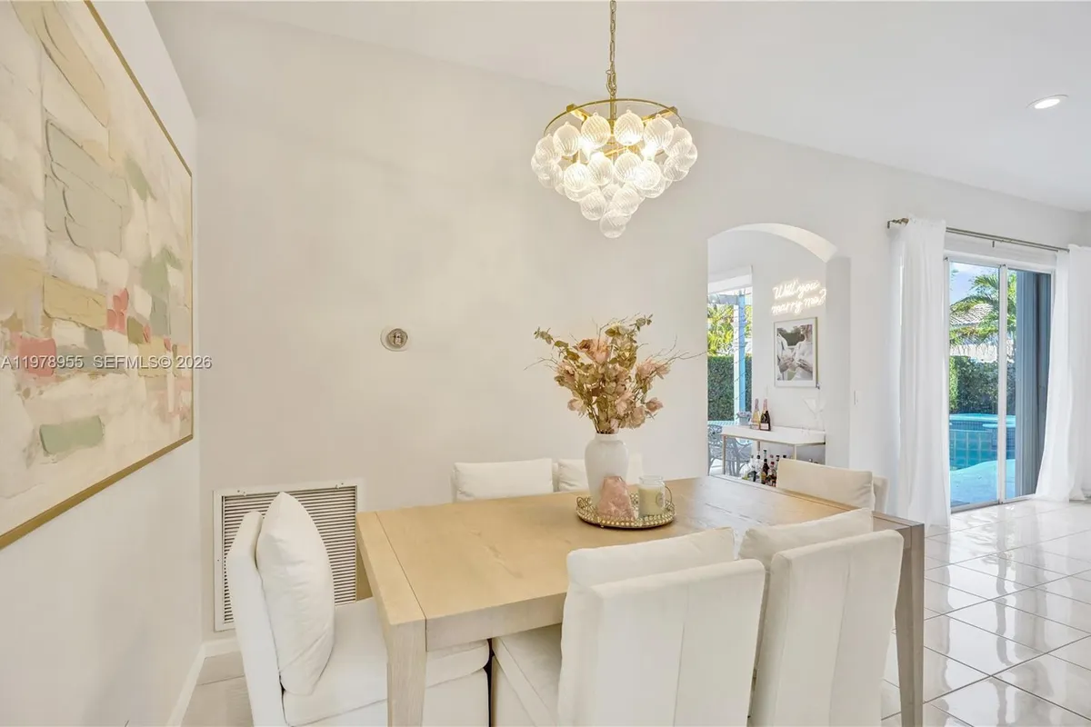 6928 NW 33rd St, Margate FL 33063