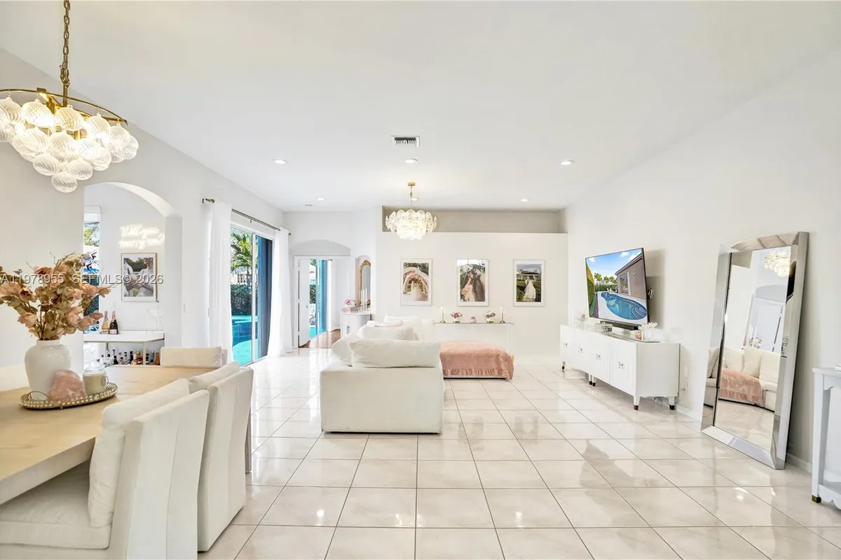 6928 NW 33rd St, Margate FL 33063