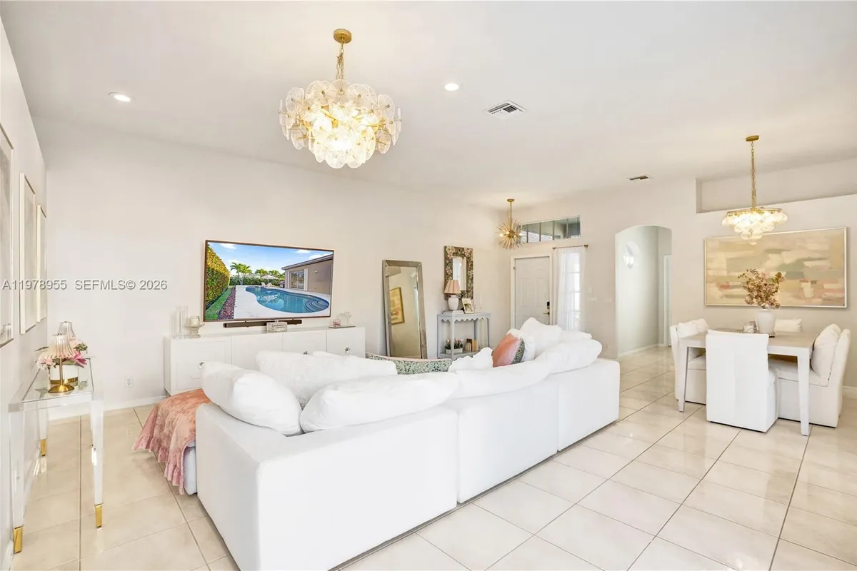 6928 NW 33rd St, Margate FL 33063