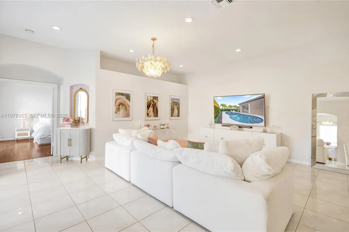 6928 NW 33rd St, Margate FL 33063