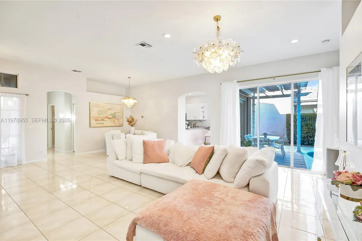 6928 NW 33rd St, Margate FL 33063