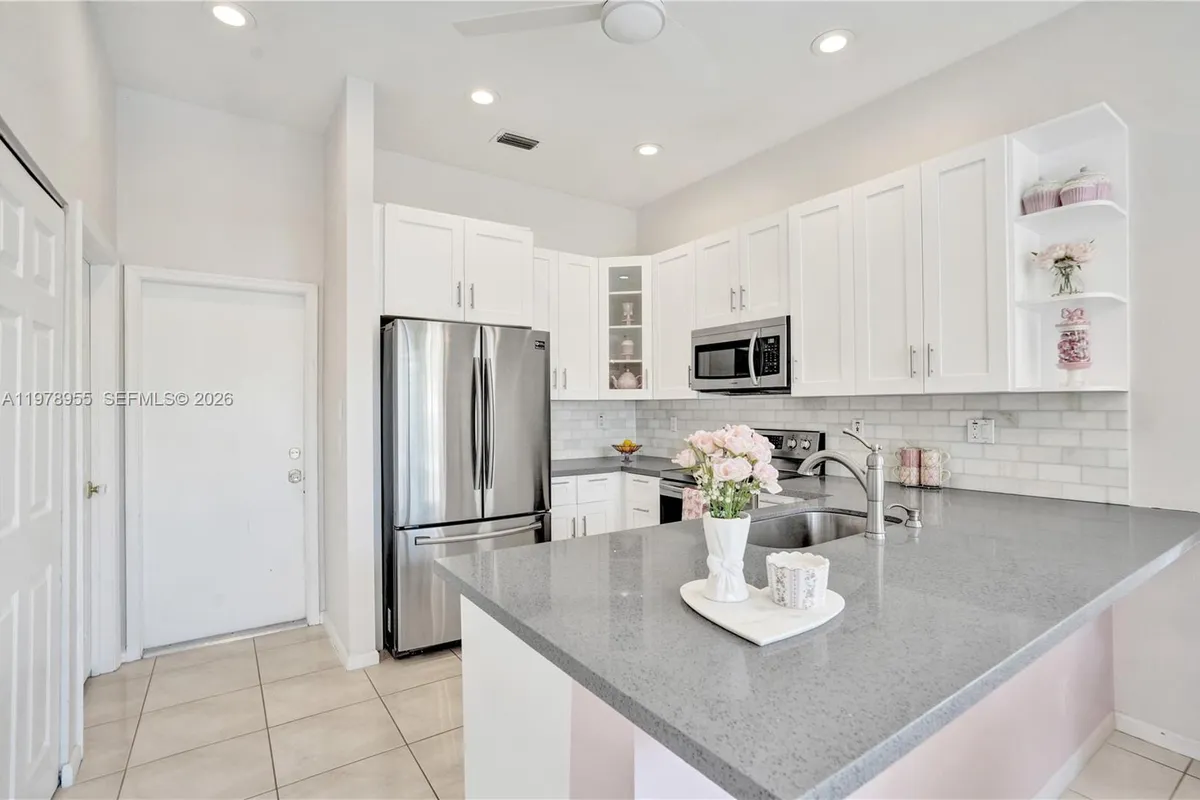 6928 NW 33rd St, Margate FL 33063