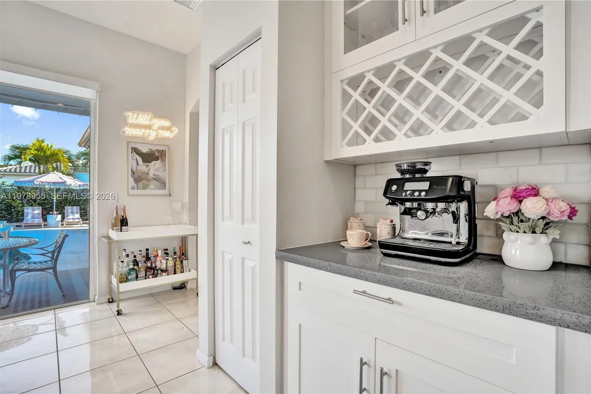 6928 NW 33rd St, Margate FL 33063