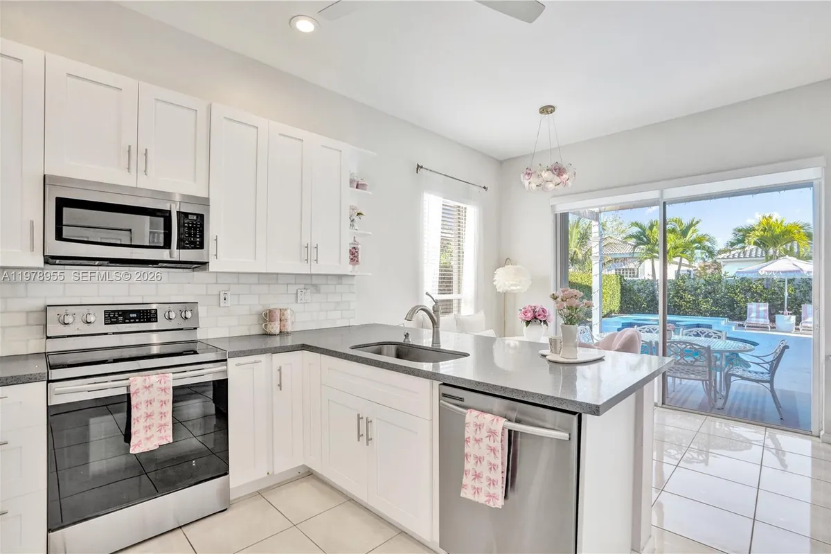 6928 NW 33rd St, Margate FL 33063