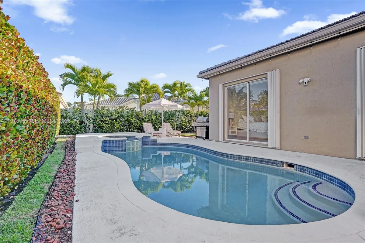 6928 NW 33rd St, Margate FL 33063