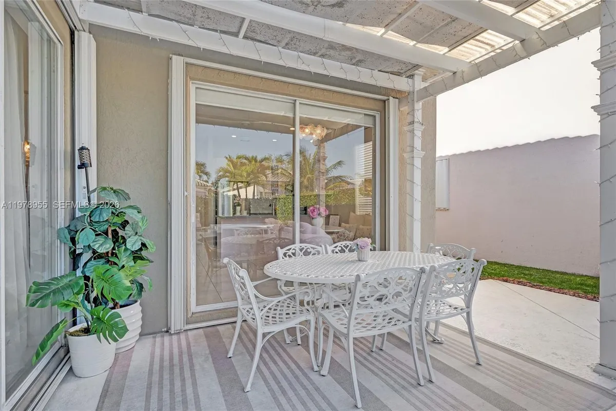 6928 NW 33rd St, Margate FL 33063