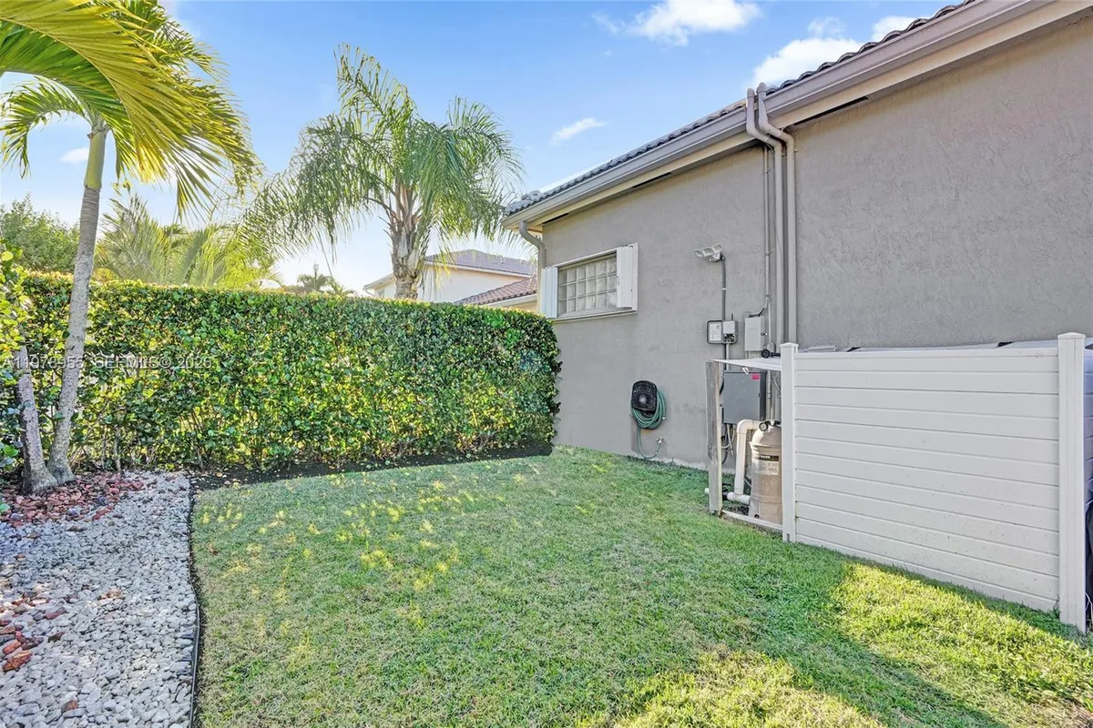 6928 NW 33rd St, Margate FL 33063