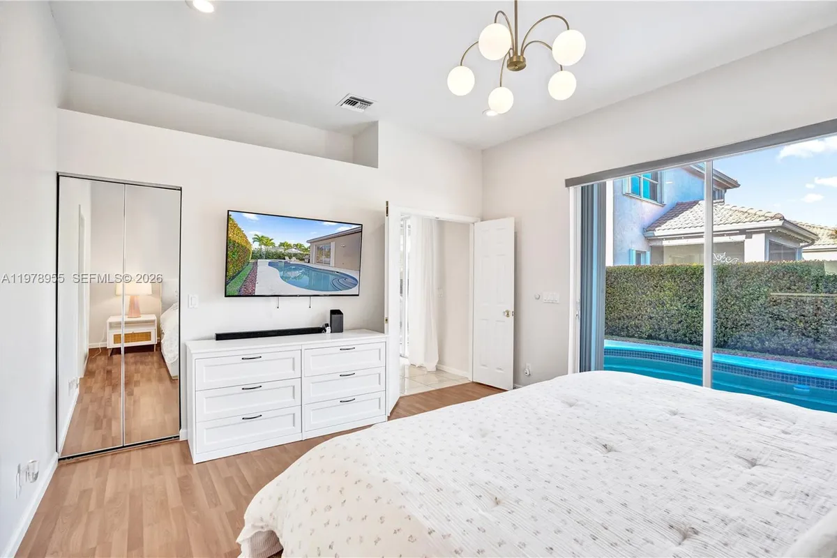 6928 NW 33rd St, Margate FL 33063