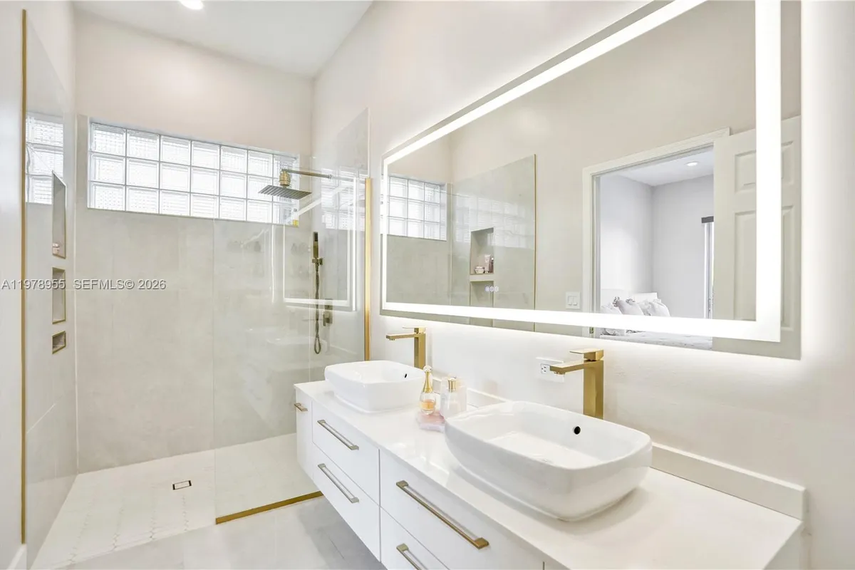 6928 NW 33rd St, Margate FL 33063