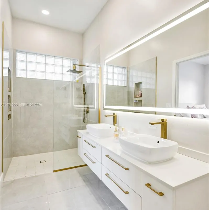 6928 NW 33rd St, Margate FL 33063