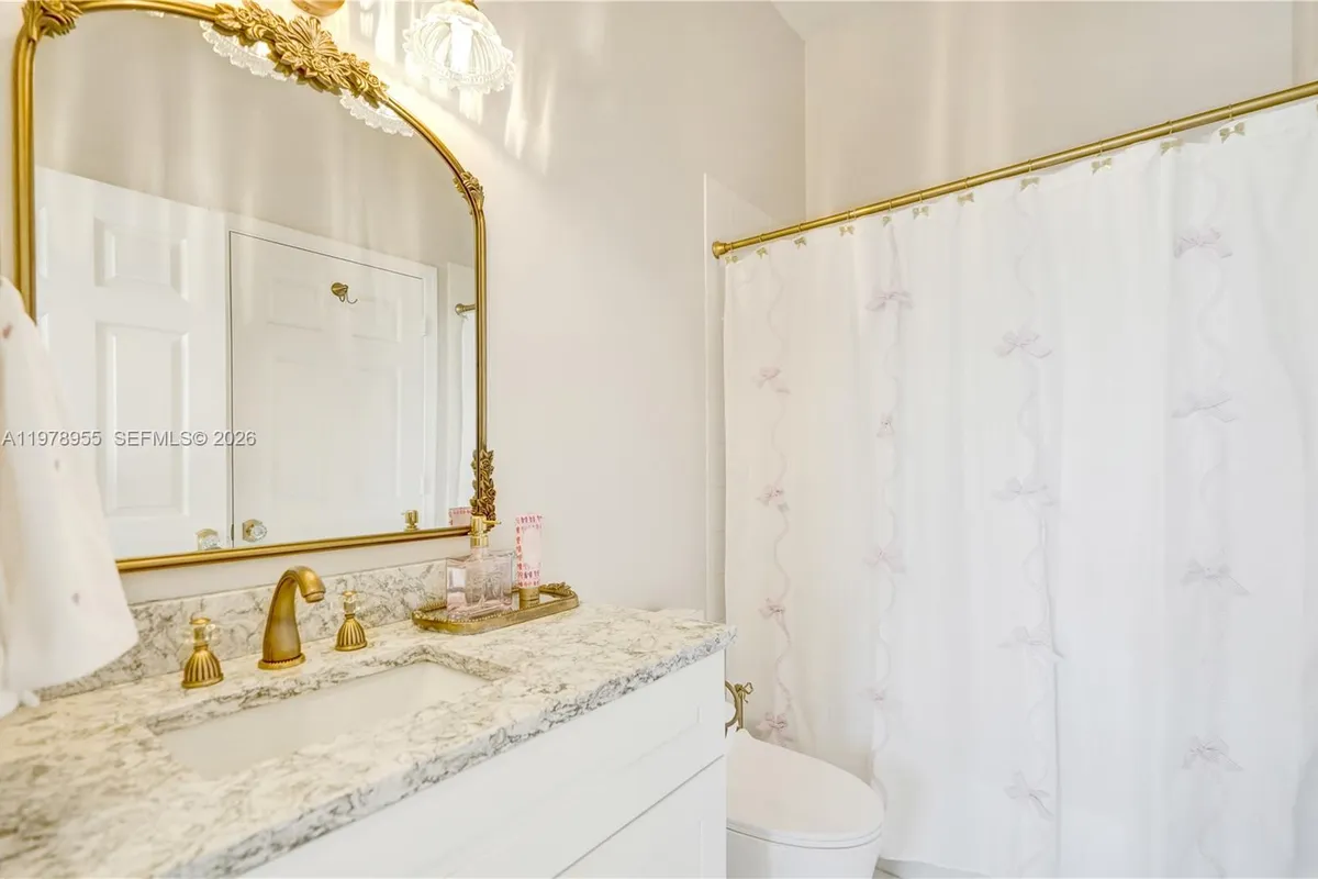 6928 NW 33rd St, Margate FL 33063