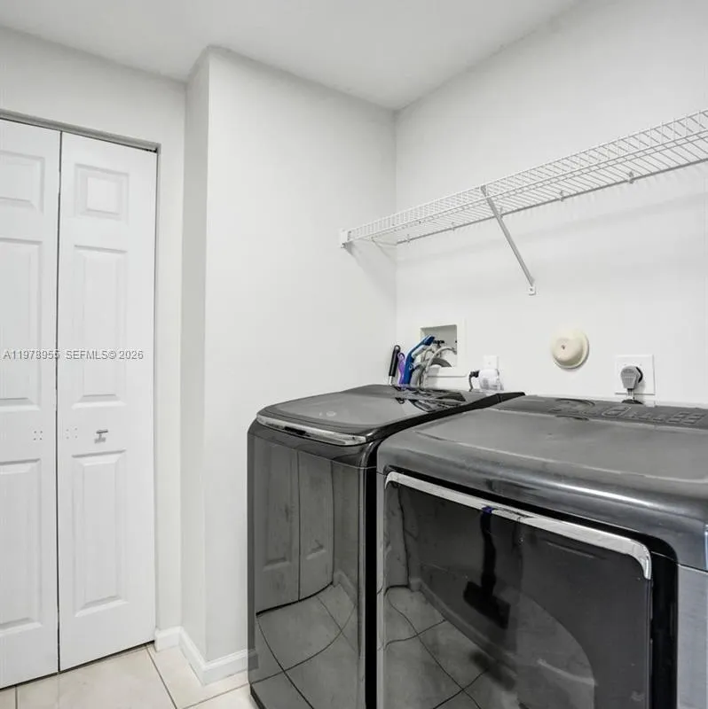 6928 NW 33rd St, Margate FL 33063