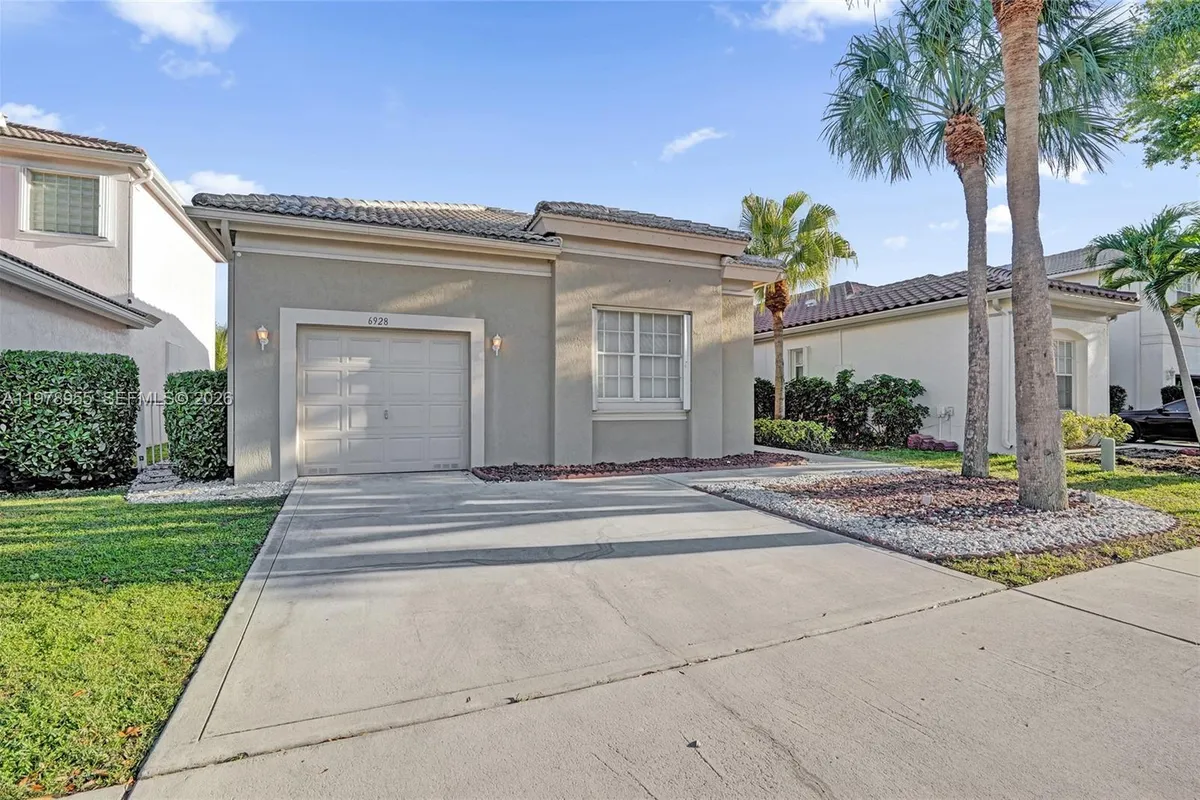 6928 NW 33rd St, Margate FL 33063