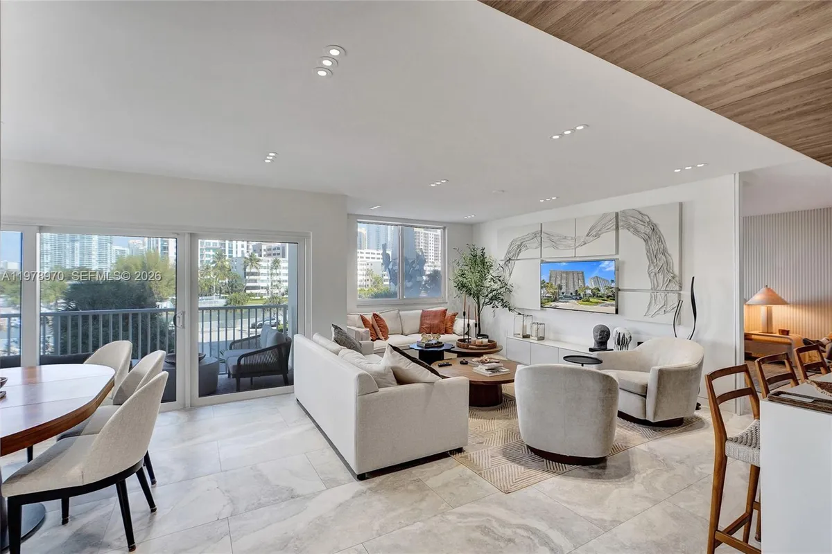 300 Bayview Dr # 205, Sunny Isles Beach FL 33160