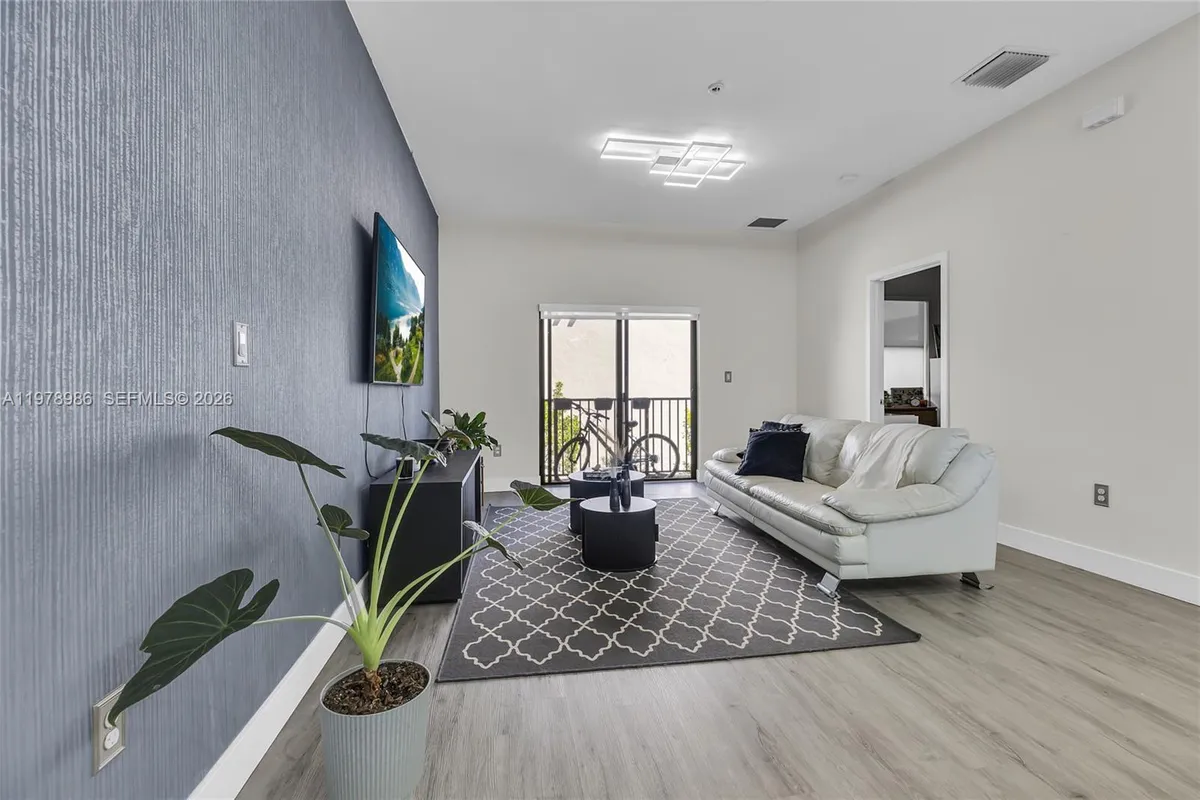 7925 NW 104th Ave # 28, Doral FL 33178