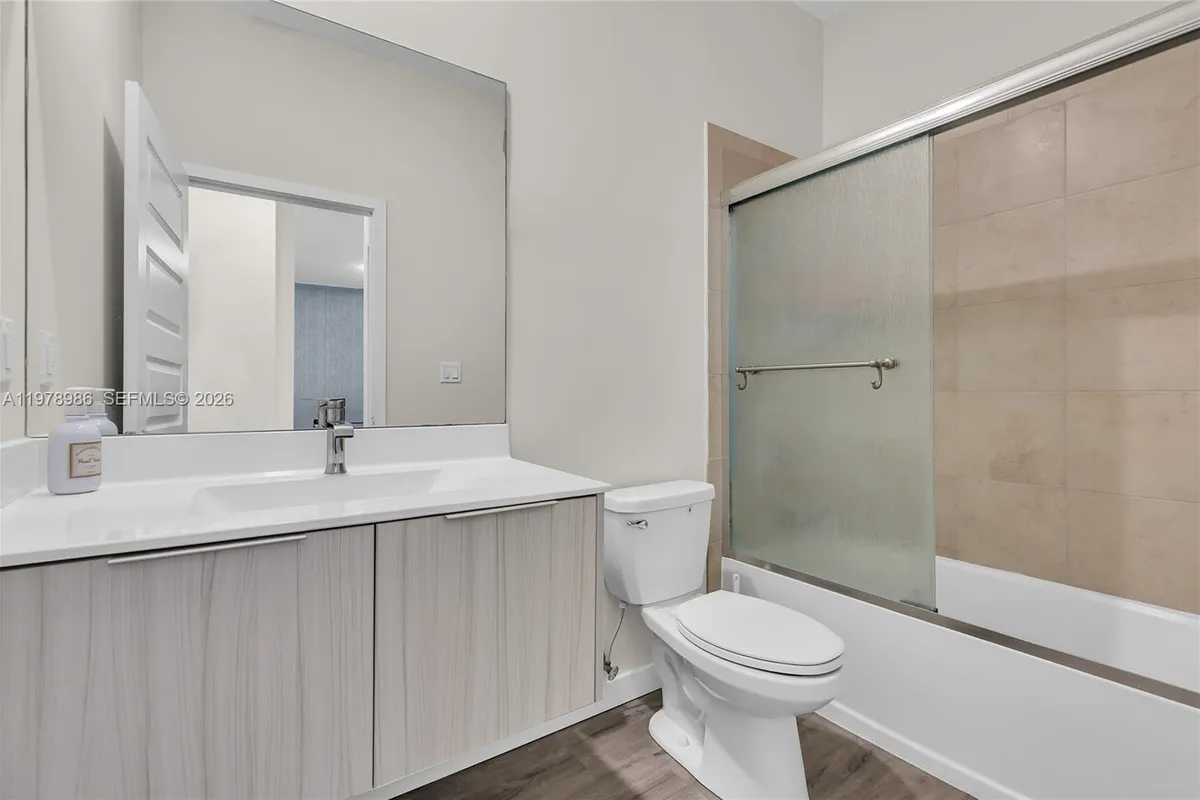 7925 NW 104th Ave # 28, Doral FL 33178