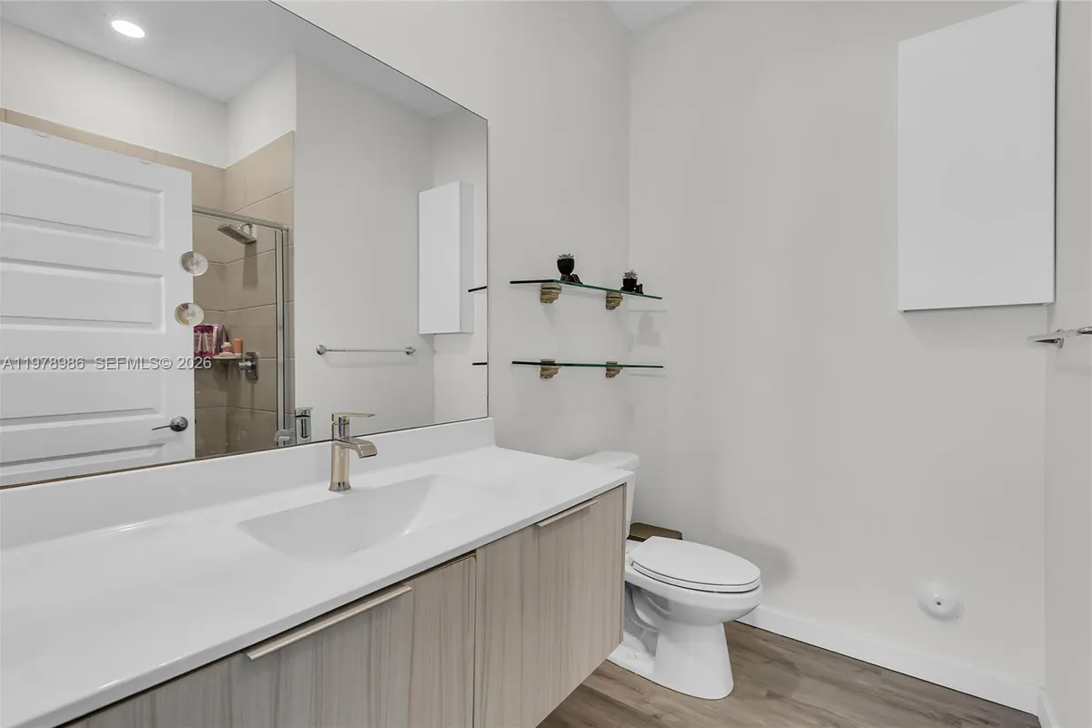 7925 NW 104th Ave # 28, Doral FL 33178