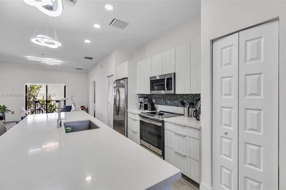 7925 NW 104th Ave # 28, Doral FL 33178