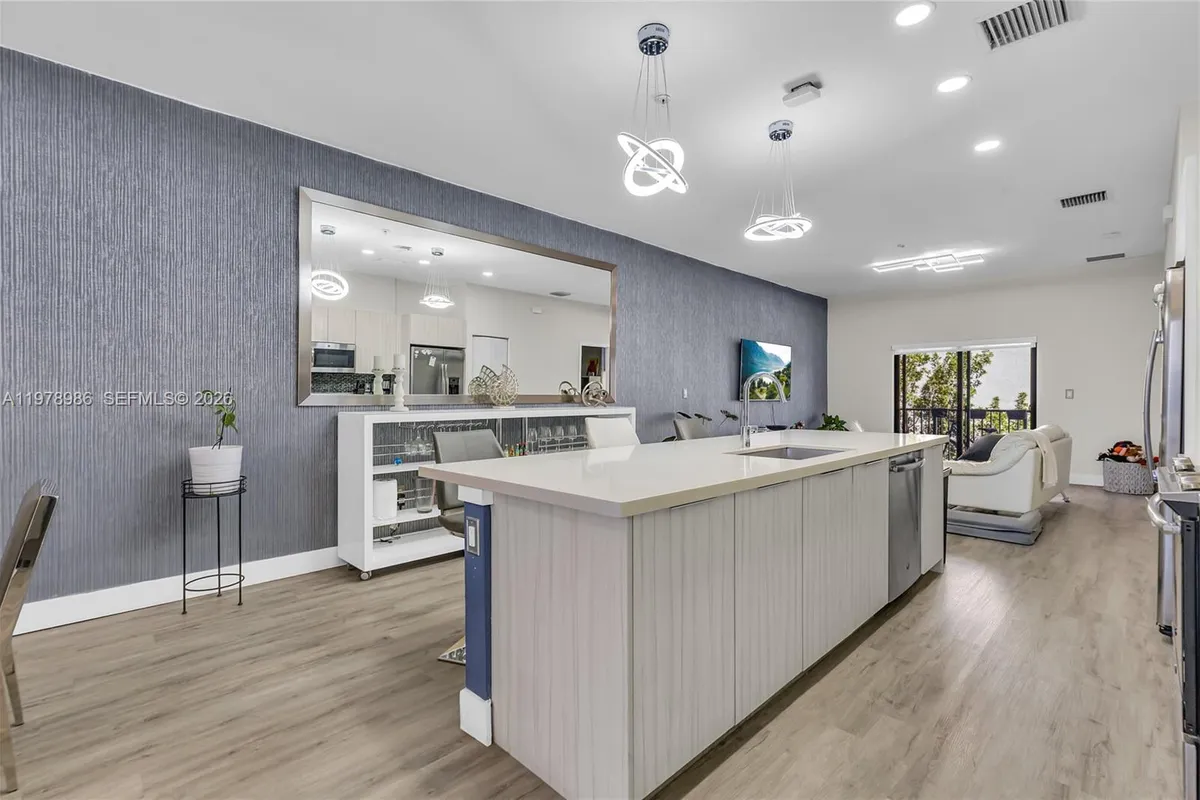 7925 NW 104th Ave # 28, Doral FL 33178